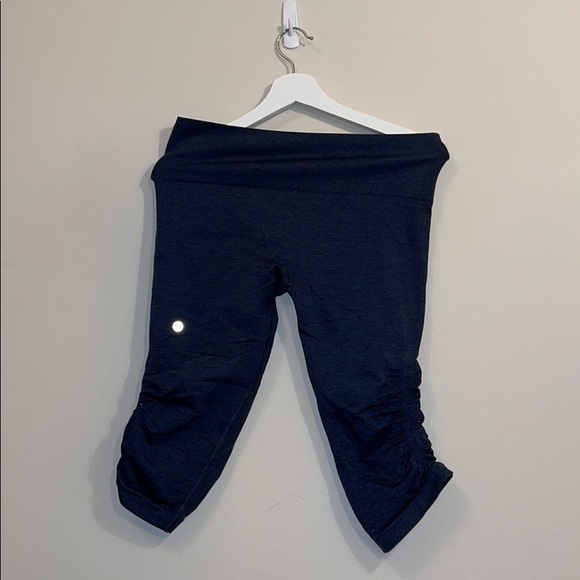 navy blue lululemon capris - Picture 2 of 4